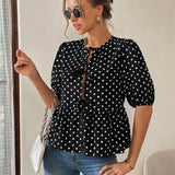 Essnce Blusa corta informal tejida con mangas cortas abullonadas para mujer 2024, blusa corta negra y blanca con lunares redondos en el cuello y botones frontales, coleccion de ropa de calle, primavera/verano