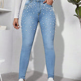 Jeans ajustados casuales con decoracion de tachuelas