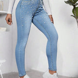 Jeans ajustados casuales con decoracion de tachuelas