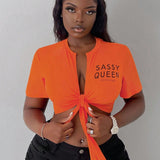 Slayr Camisa casual de mujer de color naranja recortada con cuello redondo y cuello en V abierto, mangas amplias y estampado de letras inglesas con placket