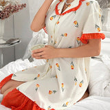 Vestido de dormir con dobladillo con volantes y bloques de color con un diseno floral impreso en la tela