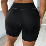 Pantalones cortos deportivos de talla grande con logo reflectante simple y estilo "booty shorts" (cortos ajustados)