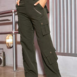 Pantalones cargo holgados con multiples bolsillos de solapa lateral