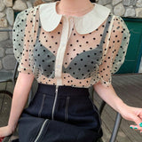 DAZY Camisa de manga corta con cuello de muneca y botones delanteros para mujeres con diseno de lunares de malla y contraste de color
