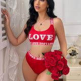 Conjunto de Brasier deportivo y panty sexy con diseno sin espalda e impresion de letra "LOVE"