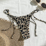 Swim Vcay Braguita de bikini estampada con fruncido y lazos laterales para mujeres, con cobertura brasilena sexy para vacaciones