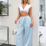 Essnce Los pantalones talla grande populares del verano con rayas azules y blancas, encaje combinado, piernas anchas con cintura ajustable para la moda de calle de mujeres.