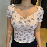 Camiseta de manga corta y cuello estilo corazon para mujer con ajuste delgado, estampado floral de verano