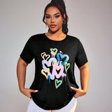 Camiseta de manga corta con estampado de corazones coloridos para mujer en tallas grandes con estilo