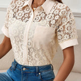 Camisa casual romantica para mujer con encaje y parche floral