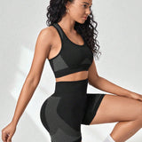 Yoga Futuristic Conjunto deportivo de yoga para mujer con camiseta sin mangas de espalda cruzada y shorts de ciclismo