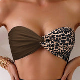 Top de bikini sin tirantes con bloqueo de colores retorcido para mujer en verano para la playa