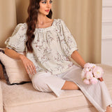Conjunto de pijama con estampado floral elegante para mujer