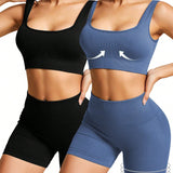 Conjunto deportivo de verano para mujer compuesto de un top corto acanalado y shorts elasticos