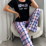 Conjunto de pijama con parte superior y pantalon de manga corta impreso con letras y cuadros