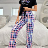 Conjunto de pijama con parte superior y pantalon de manga corta impreso con letras y cuadros