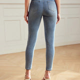 MOTF Classy JEANS AJUSTADOS CON BOLSILLOS EN DIAGONAL Y DETALLE DE BOTON DORADO