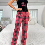Conjunto de pijama para mujeres con top de tirantes impreso con letras y pantalones a cuadros