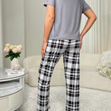 Conjunto de pijama de mujer con camiConjuntoa de manga corta con estampado de letras y pantalones a cuadros