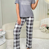 Conjunto de pijama de mujer con camiConjuntoa de manga corta con estampado de letras y pantalones a cuadros
