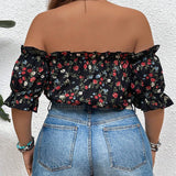 Blusa floral de a grande para una cita nocturna con hombros descubiertos