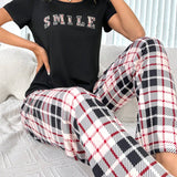 Conjunto de pijama impreso con letras y cuadros (parte superior e inferior)