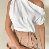 Camisa blanca elegante de a grande de verano de bambu y algodon con asimetria en los hombros, sin mangas y suelta para vacaciones o uso diario, con pliegues elasticos para mujeres