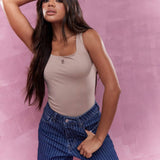 MISSGUIDED Body sin mangas con cuello cuadrado y logotipo bordado en la camiConjuntoa