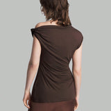 Ontre Blusa de verano para mujer en un solo color con cuello asimetrico, corte ajustado y dobladillo irregular con pliegues