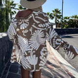 VCAY Conjunto casual de dos piezas para mujer con camisa de manga acampanada con estampado de plantas tropicales y pantalones cortos para vacaciones