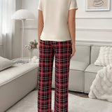 Conjunto de pijama de manga corta con diseno impreso de cafe en la parte superior y pantalones de cuadros