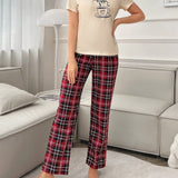 Conjunto de pijama de manga corta con diseno impreso de cafe en la parte superior y pantalones de cuadros