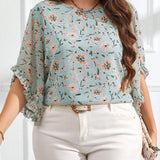 Clasi Blusa plus size con cuello redondo, mangas acampanadas, estampado de flores en chiffon y dobladillo con volantes