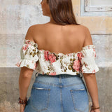 Blusa Plus con diseno floral, hombros descubiertos, ribete de volantes y nudo frontal