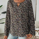 Camisa floral pequena de manga larga para mujer de color oscuro