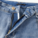 MOTF Classy JEANS AJUSTADOS CON BOLSILLOS EN DIAGONAL Y DETALLE DE BOTON DORADO