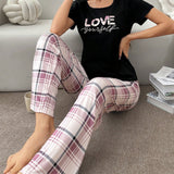 Conjunto de pijama de manga corta y pantalon largo con estampado de letras y cuadros