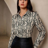 Camisa casual con mangas largas con diseno de serpiente vintage al azar, perfecta para combinar con cualquier outfit