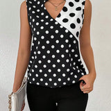 Blusa con cuello de muesca y estampado de lunares