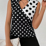 Blusa con cuello de muesca y estampado de lunares