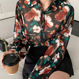 DAZY Blusa de chifon con botones frontales y estampado floral