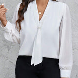 Prive Blusa blanca elegante de ajuste cenido de chifon con tetura, cuello de perlas decorativo, para uso laboral y diario, a grande, primavera otono