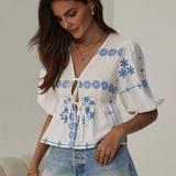 SHEIN Prive Blusa estampada con cuello en forma de corazon y mangas cortas con lazo delantero, para uso diario casual