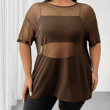 Blusa negra transparente de malla con cuello redondo y manga corta a grande