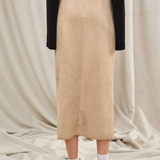Falda cruzada de talle alto con bolsillo oblicuo unido en contraste gamuza sintetica