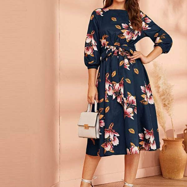 Vestido con cinturón con estampado floral