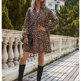 Vestido smock con estampado de leopardo bajo con fruncido