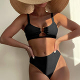 Swim Basics Traje de bano de 2 piezas con parte superior de sosten recortada con aros y parte inferior de bikini de talle alto con textura
