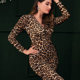 Modely Vestido con estampado de leopardo de cuello cruzado de muslo con abertura