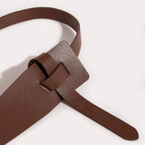 Cinturon ancho con diseno de nudo